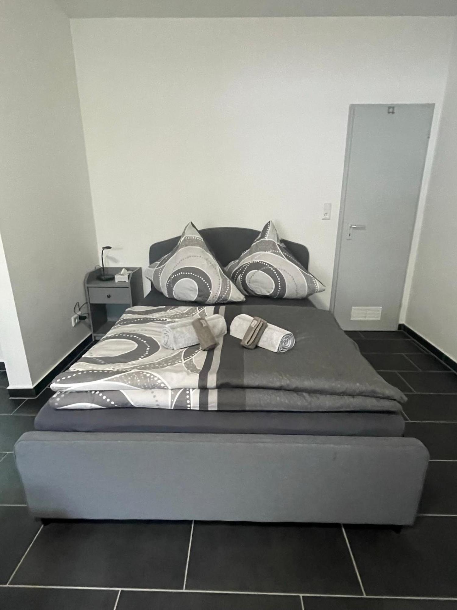 Naehe Hauptbahnhof & Ece-Center, Smart Tv Apartment Karlsruhe Luaran gambar