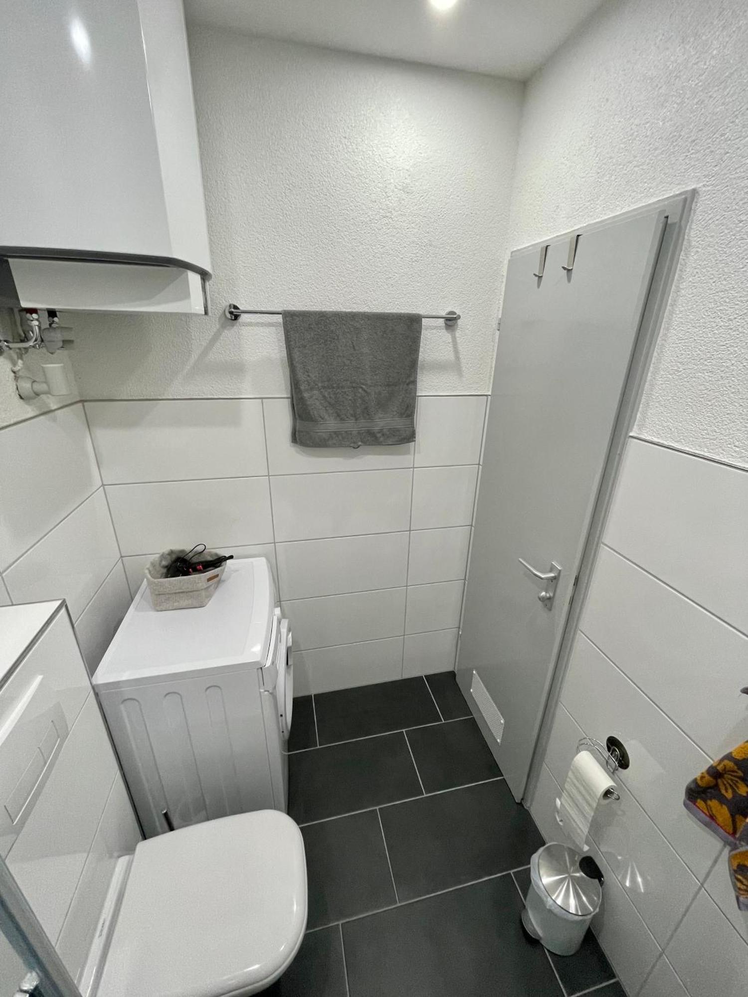 Naehe Hauptbahnhof & Ece-Center, Smart Tv Apartment Karlsruhe Luaran gambar