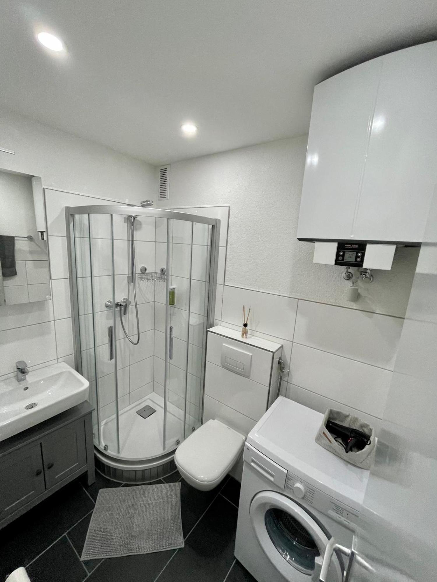 Naehe Hauptbahnhof & Ece-Center, Smart Tv Apartment Karlsruhe Luaran gambar
