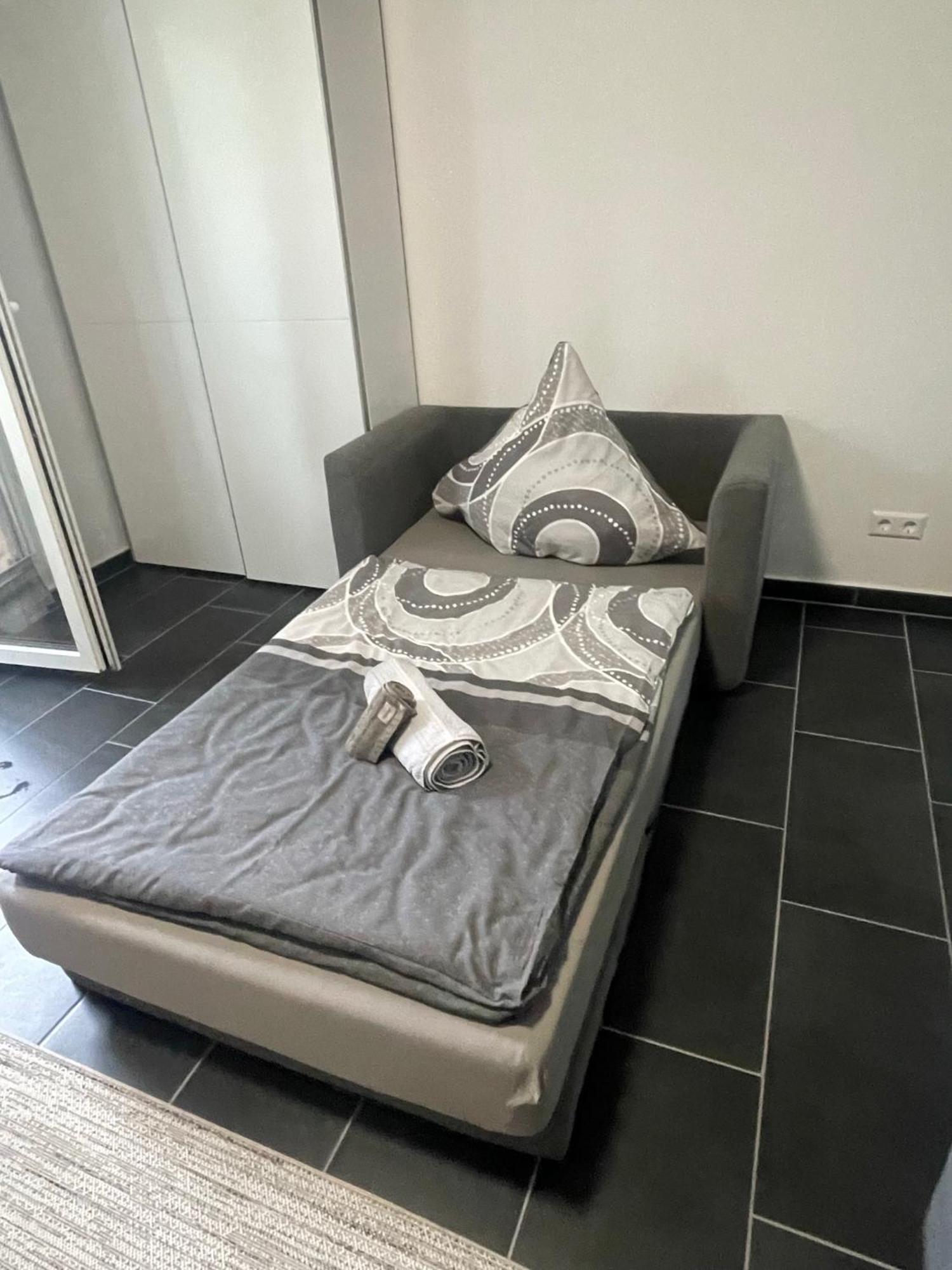 Naehe Hauptbahnhof & Ece-Center, Smart Tv Apartment Karlsruhe Luaran gambar